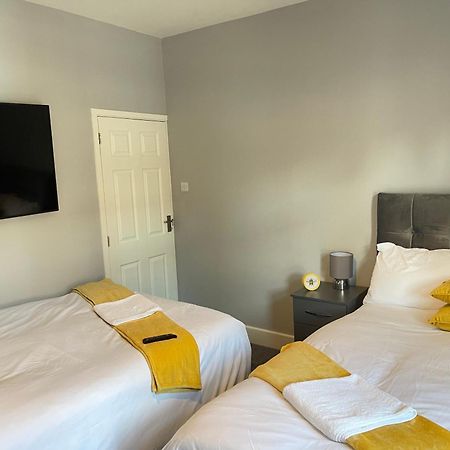 Hometel Digs Morden Comfy Home Can Sleep 11 Лестер Екстер'єр фото